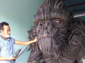 Image: Turn old tires into “King Kong”, selling for 65 million VND