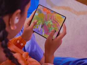 Image: 7 out of 10 Vietnamese people play games