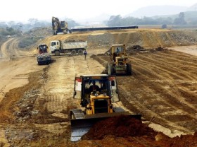 Image: Deputy PM wants report on material shortage in expressway projects