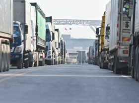 Image: China to import farm produce via Mong Cai border gate