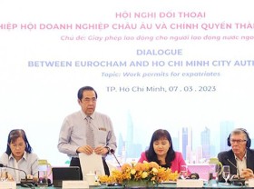 Image: HCMC removes hindrances to work permit issuance for foreigners