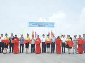 Image: Nam A Bank donated 10 billion VND to build bridge in Long An province