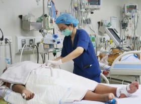 Image: HCMC warns of overlapping diseases