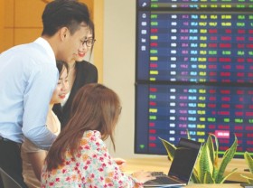 Image: ﻿Stock market waits for East wind
