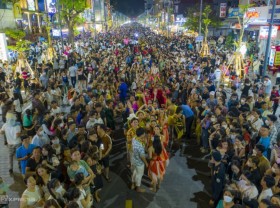 Image: Two vibrant walking streets at night in Hue