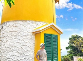 Image: Visit the hundred-year-old lighthouses in Vietnam standing proudly on the sea