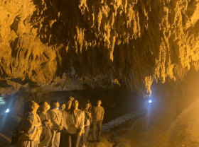 Image: Beautiful Nguom Ngao Cave, an irresistible check-in destination when traveling to Cao Bang