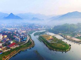 Image: Preparation for a tour to Bac Ha Market in Sapa Vietnam