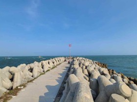 Image: Loc An_ a peaceful beach in Vung Tau