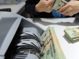 Image: SBV buys nearly US$4.9 billion in Jan-Apr
