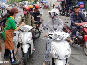 Image: Single father earns 100 million dong/day, starting a business in the late afternoon for his children