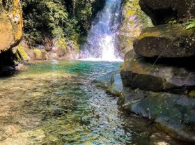 Image: A tourist destination right near Hanoi has charming scenery, but having the name is startling
