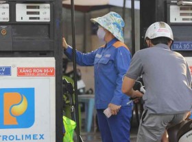 Image: Local fuel prices decline further