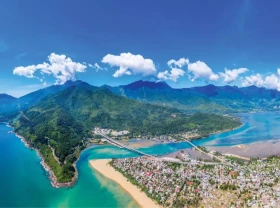 Image: Lang Co Beach, Vietnam: Detailed travel guide