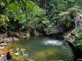 Image: Explore the majestic Anor waterfall in the middle of Vietnam's Truong Son mountains