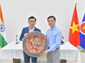 Image: Union of UNESCO Associations honored the Vietnamese diamond brand