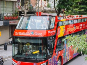 Image: Enjoy Hanoi's autumn on a double-decker bus