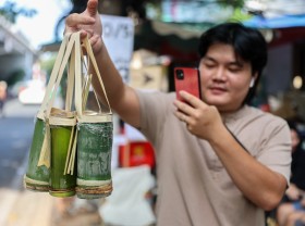 Image: Bamboo tube coffee sells nearly 200 cups per day in Ho Chi Minh City