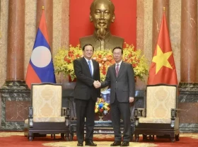 Image: Give the highest priority to Vietnam - Laos relationship