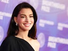 Image: Anne Hathaway Announces Pregnancy with Third Child