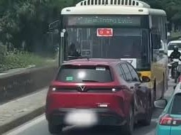 Image: Car Driver Penalized for Illegal Overtaking in Hanoi
