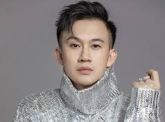Image: Dương Triệu Vũ Falls Victim to Theft in Europe