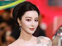 Image: Fan Bingbing Creates a Stir at 45, Surrounded by Media