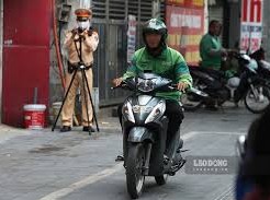 Image: Motorbike Fines for Riding on Sidewalks Could Reach 6 Million VND