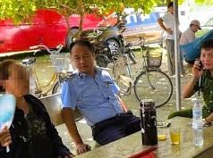 Image: Police Investigate Women Collecting Fees from Tourists in Sầm Sơn