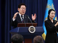 Image: South Korea Reports Trump Shifting Focus to North Korea