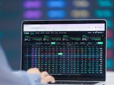 Image: VN-Index Approaches Historic Highs Amid Market Fluctuations