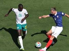 Image: World Cup Final Venue Criticized for Poor Turf Quality