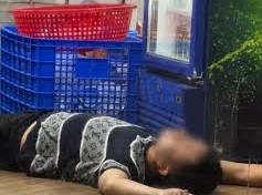 Image: Young Man Left with $680 Bill After Seafood Dinner