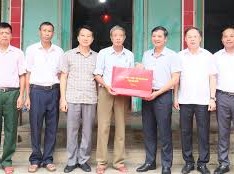 Image: Bac Ninh Leaders Honor Veterans on War Invalids and Martyrs Day