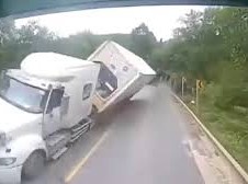 Image: Cause of Container Truck Accident at Curve Revealed