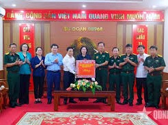 Image: Deputy Chairman Nguyen Doan Anh Visits Division 968
