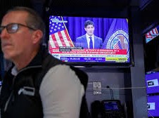Image: Dow Jones Plummets 800 Points Ahead of Fed Decision