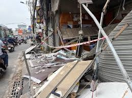 Image: Dump Truck Crashes into Store in Ho Chi Minh City, Family Hospitalized