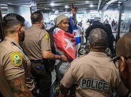 Image: Exiled Cuban Artist Otero Alcantara Arrives in the US