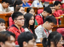 Image: Financial Support for Students in Hanoi Universities