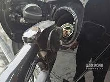 Image: Fuel Prices Drop Today Amid Global Market Fluctuations