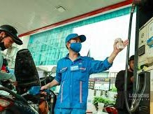 Image: Global Oil Prices Surge Amid Middle East Tensions