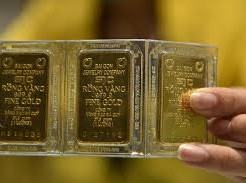 Image: Gold Prices Plummet After US-Iran Peace Deal Falls Apart