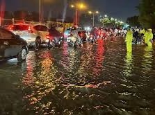 Image: Heavy Rain Causes Flooding in Hanoi, Disrupting Traffic