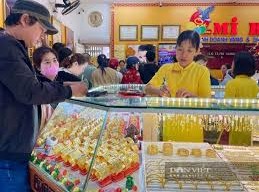 Image: Increased Demand at Mi Hong Gold Shop Amid Market Turmoil