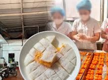 Image: Inside the Controversy of the Four-Egg Mooncake Factory