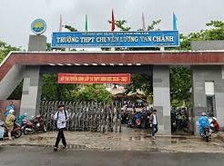 Image: Low Admission Scores at Lương Văn Chánh High School Raise Eyebrows