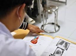 Image: Medical Students at Kinh Bac University Face Uncertain Future