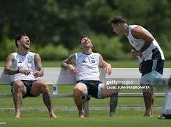 Image: Messi's Relaxed Training Ahead of World Cup Final Against Spain