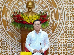 Image: Minister Nguyen Dinh Khang Engages with Lam Dong Province